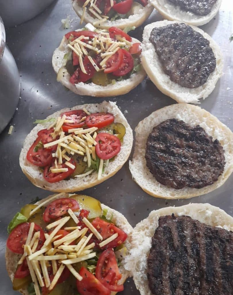 پیتزا و ساندویچ تنوری رویال برگر محمدی در آهندوست ارومیه