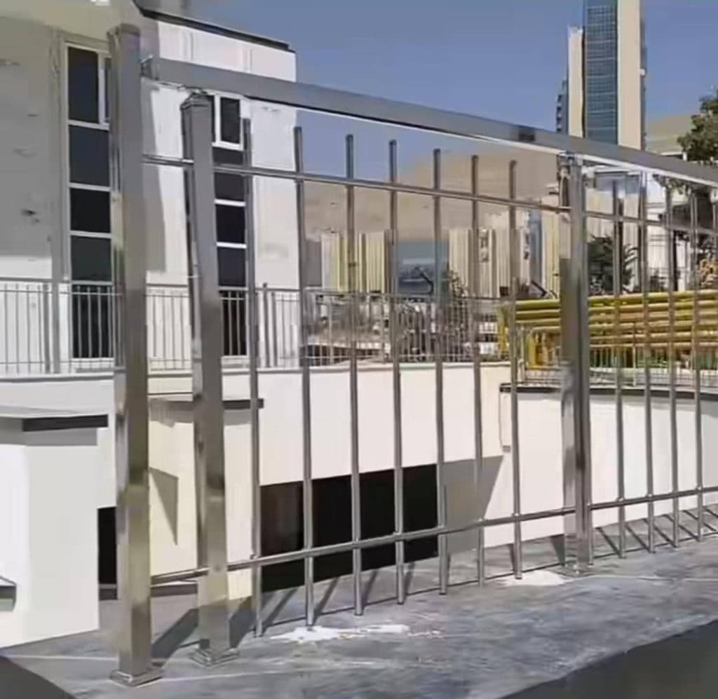 اجرای نرده شیشه ای و استیل و آلومینیوم استیل کاران رواسیان در تهران