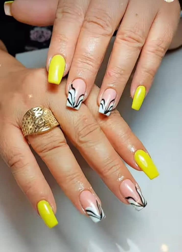 خدمات تخصصی ناخن مژه فشیال رز در شیراز