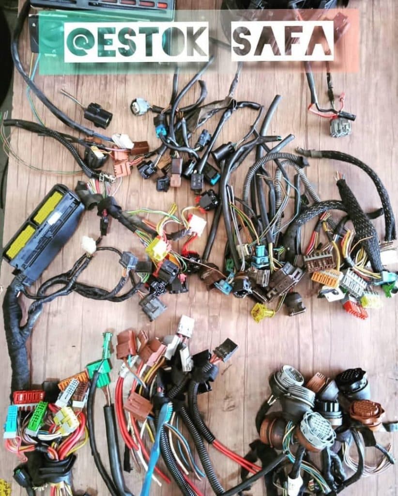 خرید و فروش خودروی اوراقی و تصادفی کیوان صفا در سقز