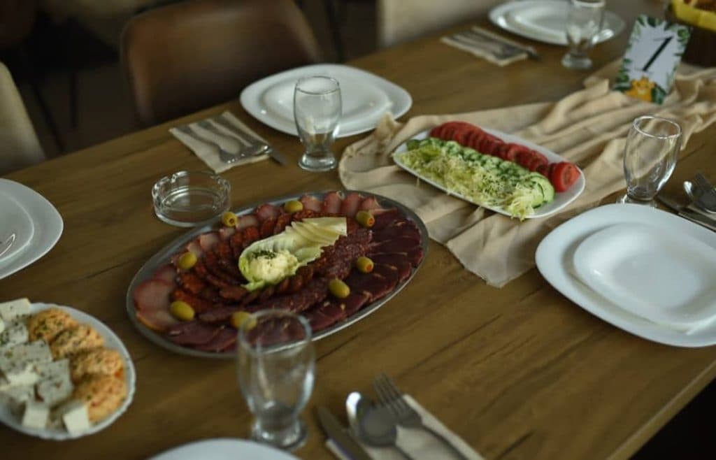 کافه رستوران آمور در قزوین