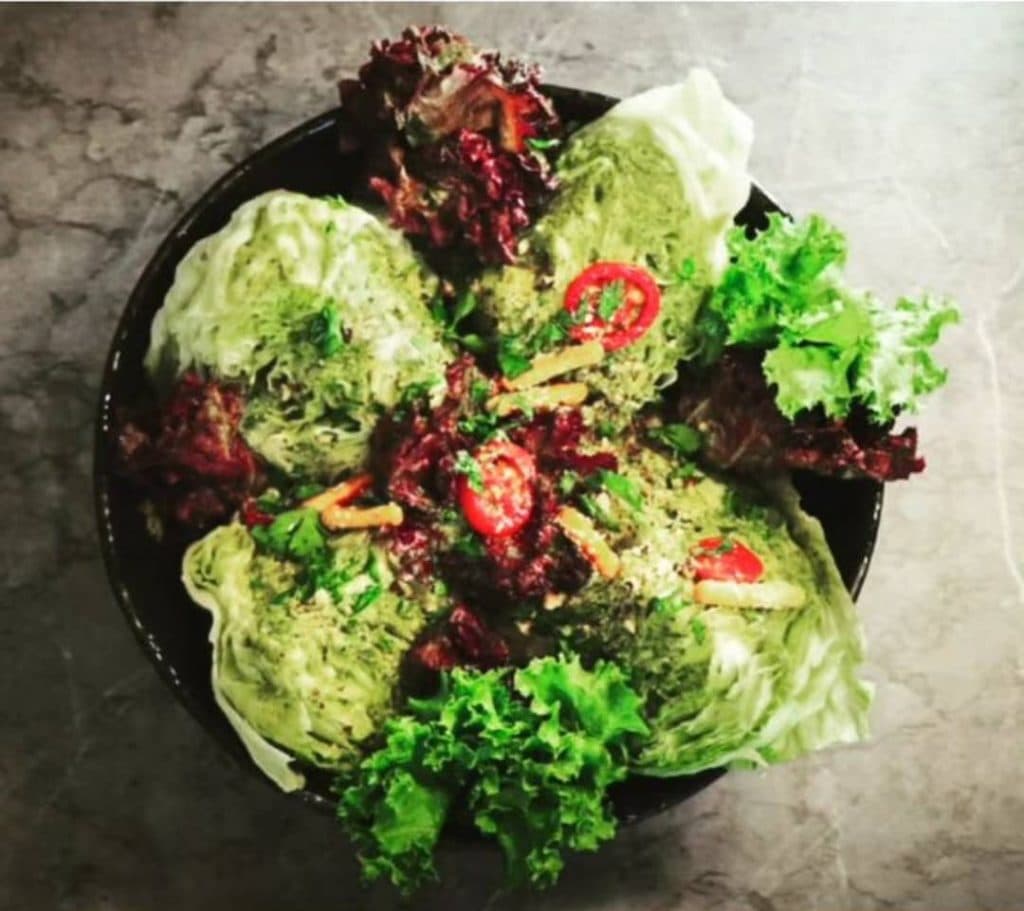 مجموعه غذای ایرانی فرنگی عربی با موسیقی زنده استیج لانژ در تهران