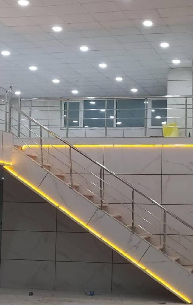 اجرای نرده استیل و سقف کاذب رضایی در ساوه مرکزی