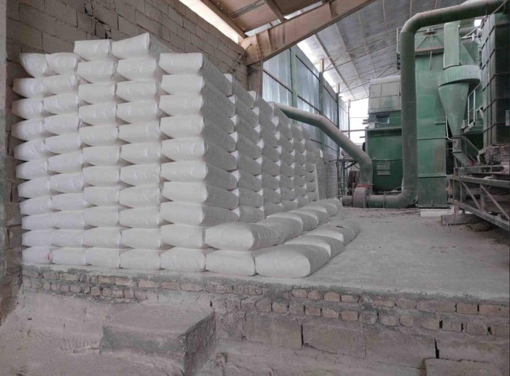 کارخانه تولید و پخش و فروش آهک هیدراته میکرونیزه صنعتی گوهرکانی در چناران