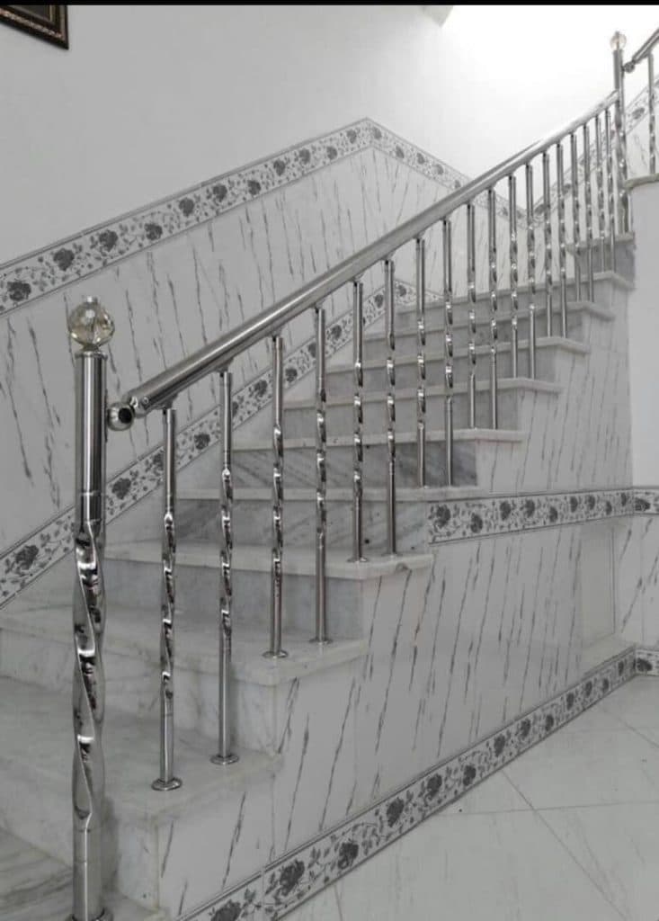 فروش و نصب نرده استیل جلو مبلی صنایع فلزی سپاهان پلاس در اصفهان