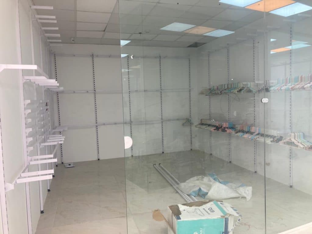 طراحی و ساخت دکوراسیون داخلی فروشگاه و کافه اسفندیاری در کرج