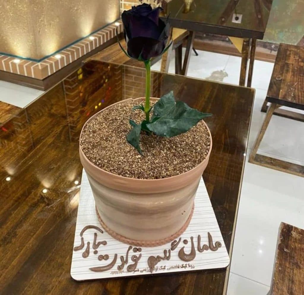 کافه قنادی رونا کیک در شهرکرد