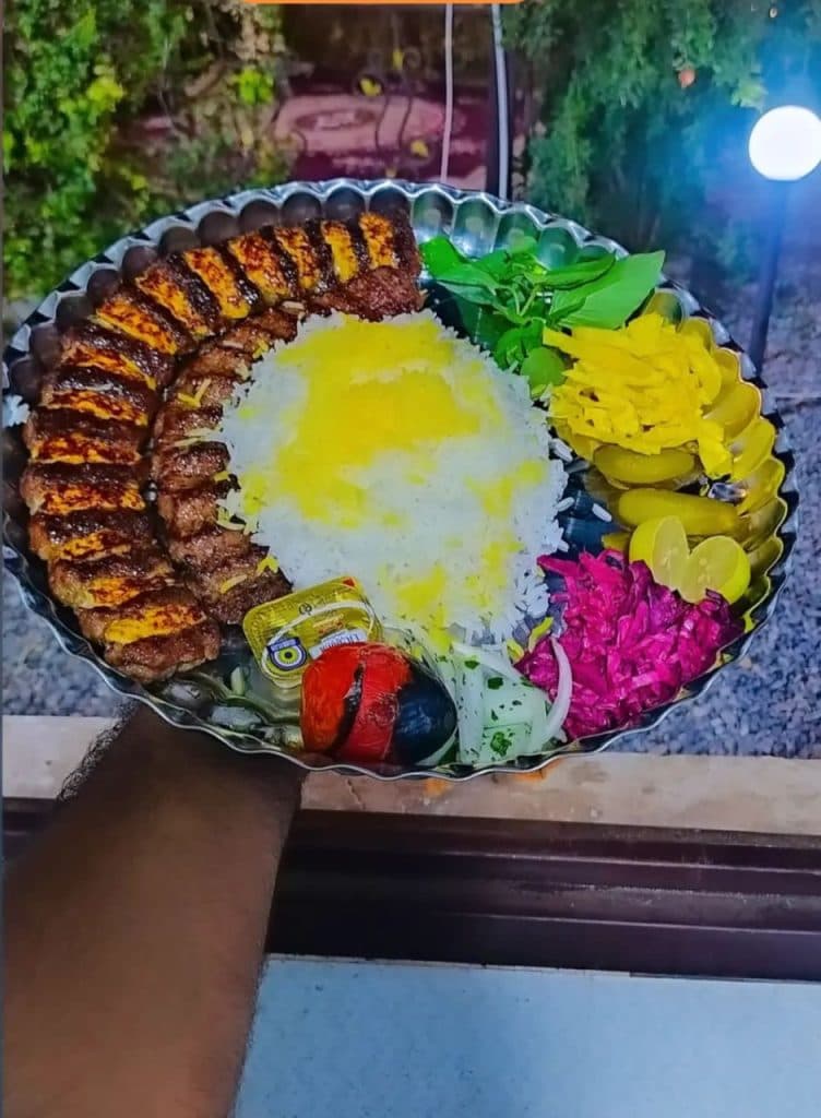 سفره خانه سنتی نگار در کاشان