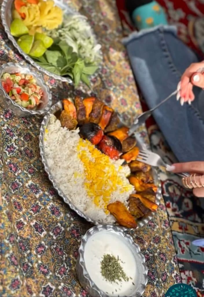 رستوران و سفره خانه سنتی قیدارنبی زنجان