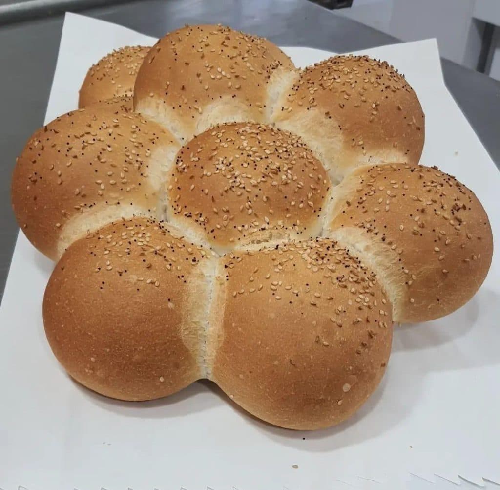 تولیدی نان حجیم و نان رژیمی کافه نان آراز در جلفا آذربایجان شرقی