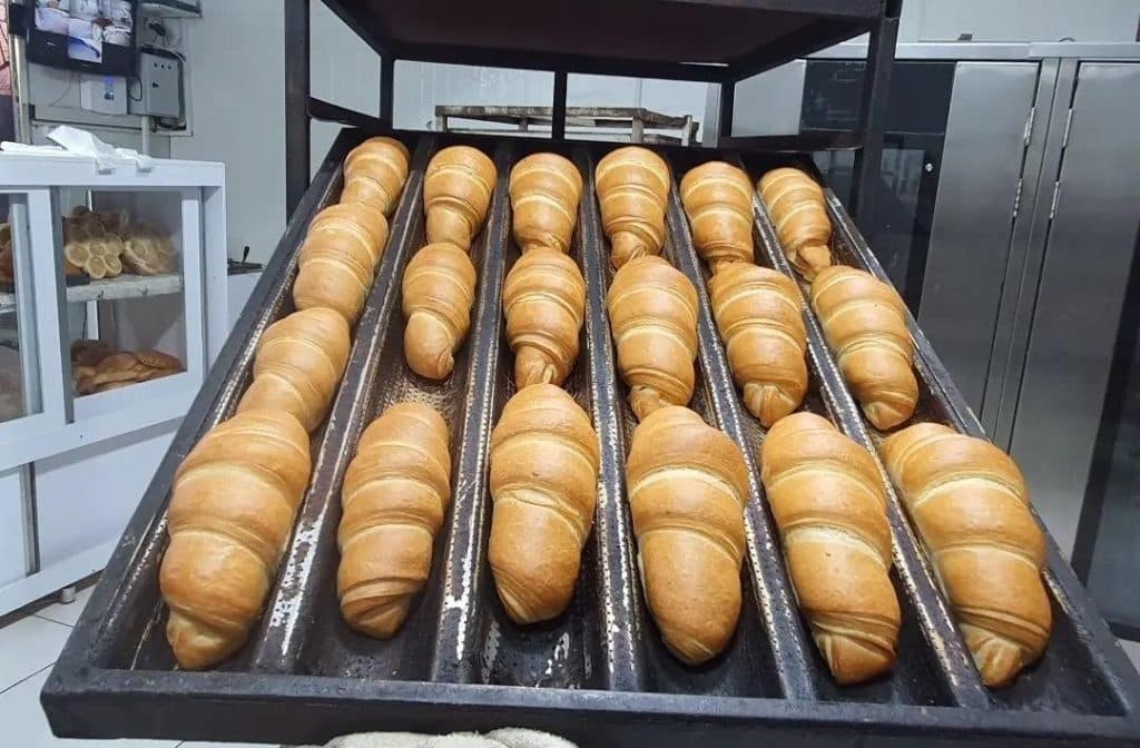 تولیدی نان حجیم و نان رژیمی کافه نان آراز در جلفا آذربایجان شرقی