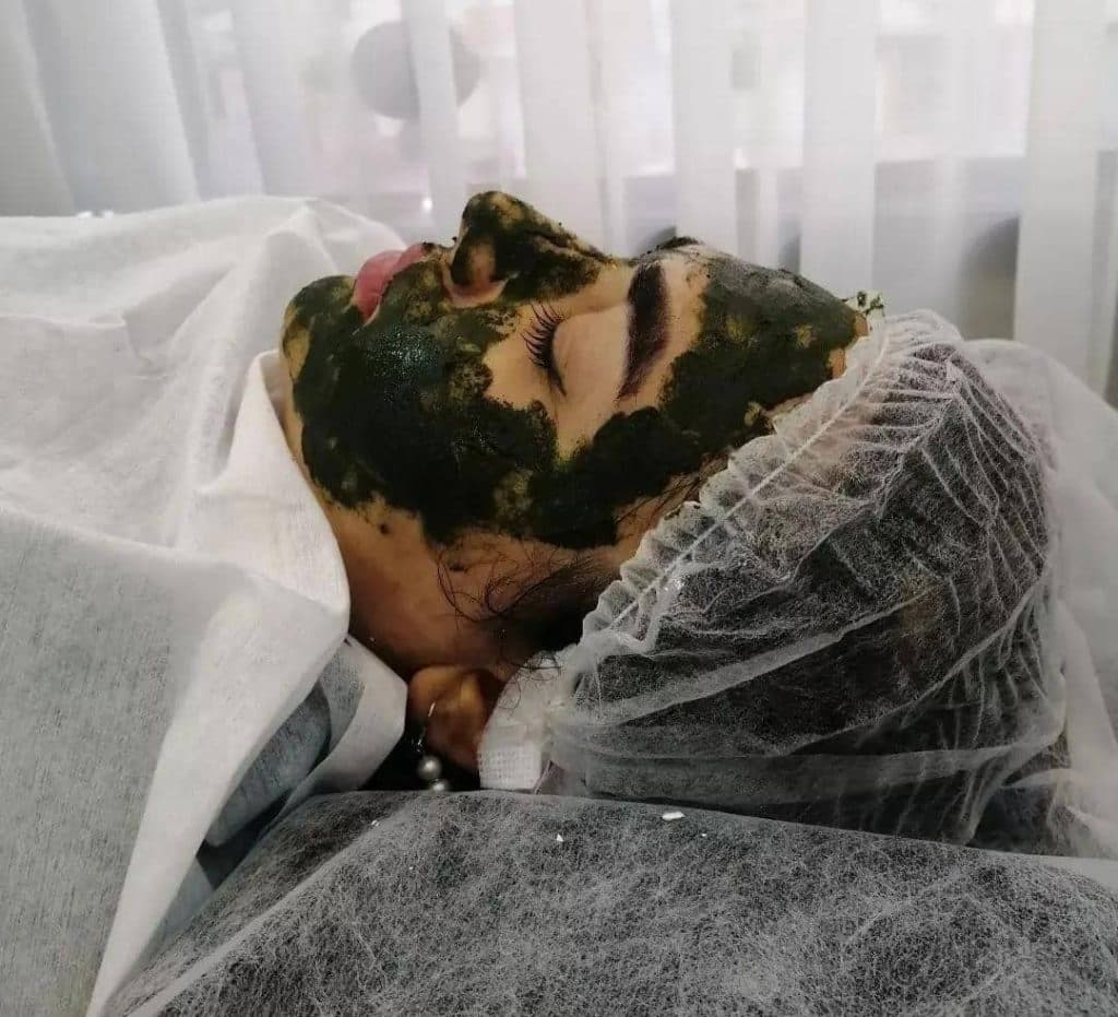 خدمات تخصصی ناخن مژه فشیال رز در شیراز