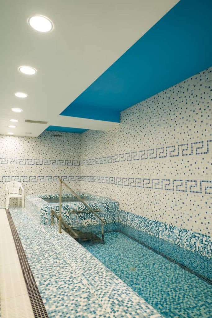 کلینیک آب درمانی و فیزیوتراپی نشاط جاوید در شیراز