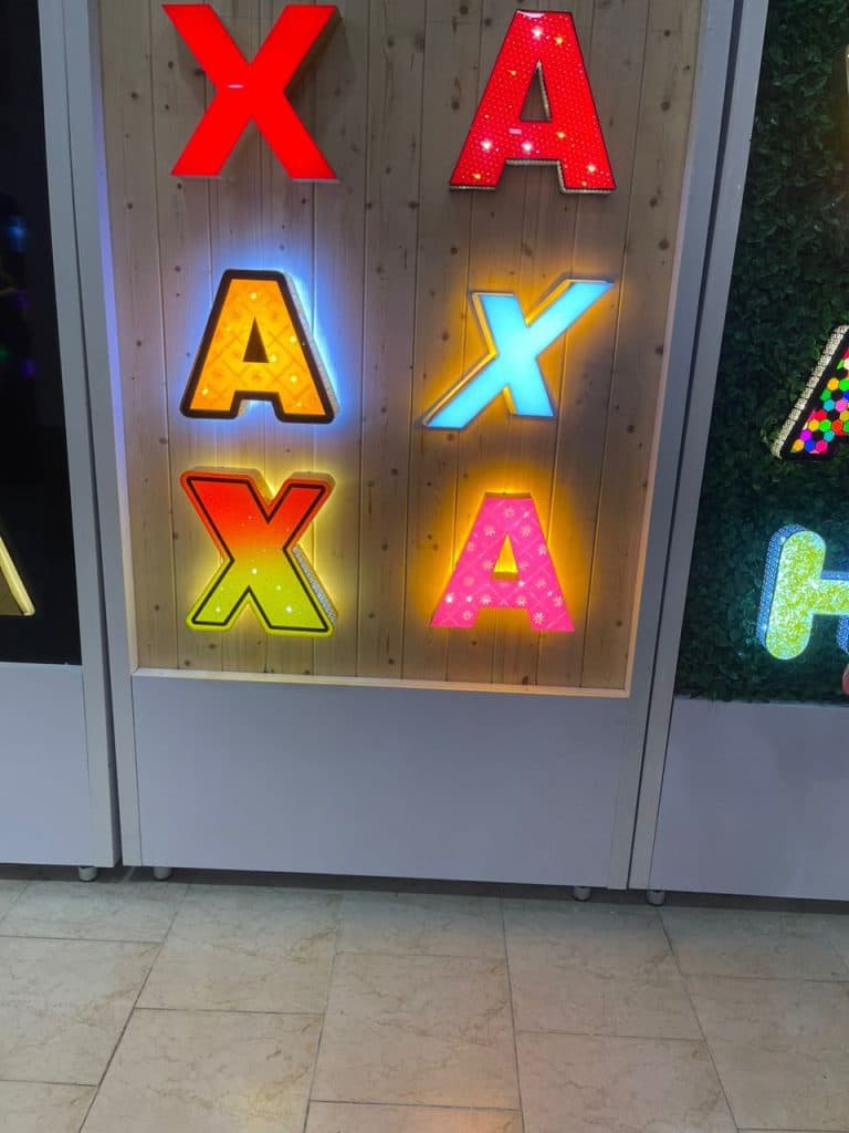 شرکت ساخت و نصب تابلو سایه نما در بندرعباس