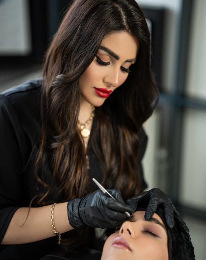 سالن تخصصی آرایش دائم آمینا باقری در شیراز