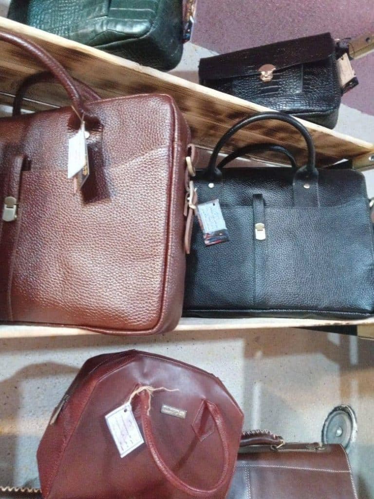 تولید و فروش مصنوعات چرم باستان در بجنورد