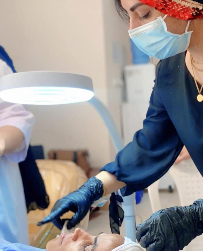 آموزش و خدمات تخصصی پاکسازی و فشیال پوست سهیلا بامری در بندرعباس