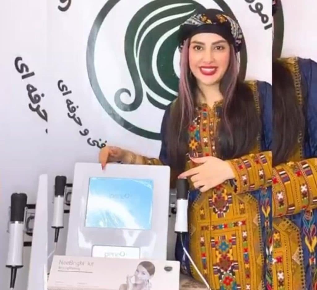 آموزش و خدمات تخصصی پاکسازی و فشیال پوست سهیلا بامری در بندرعباس