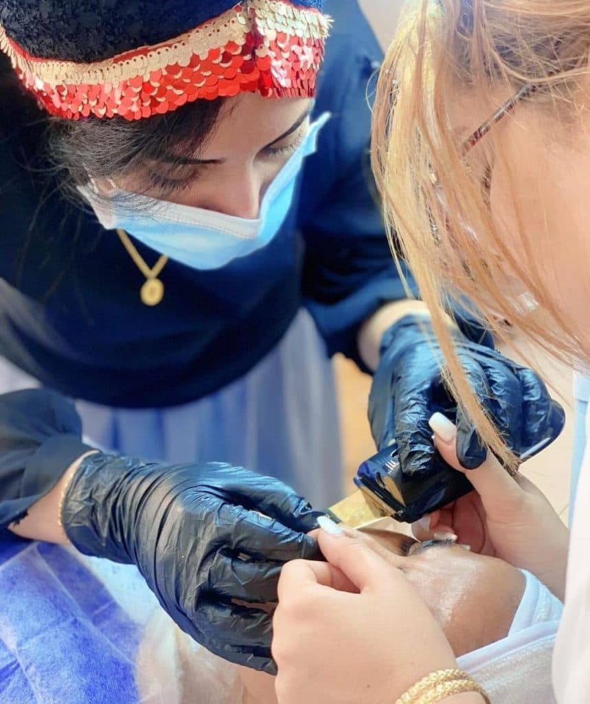 آموزش و خدمات تخصصی پاکسازی و فشیال پوست سهیلا بامری در بندرعباس