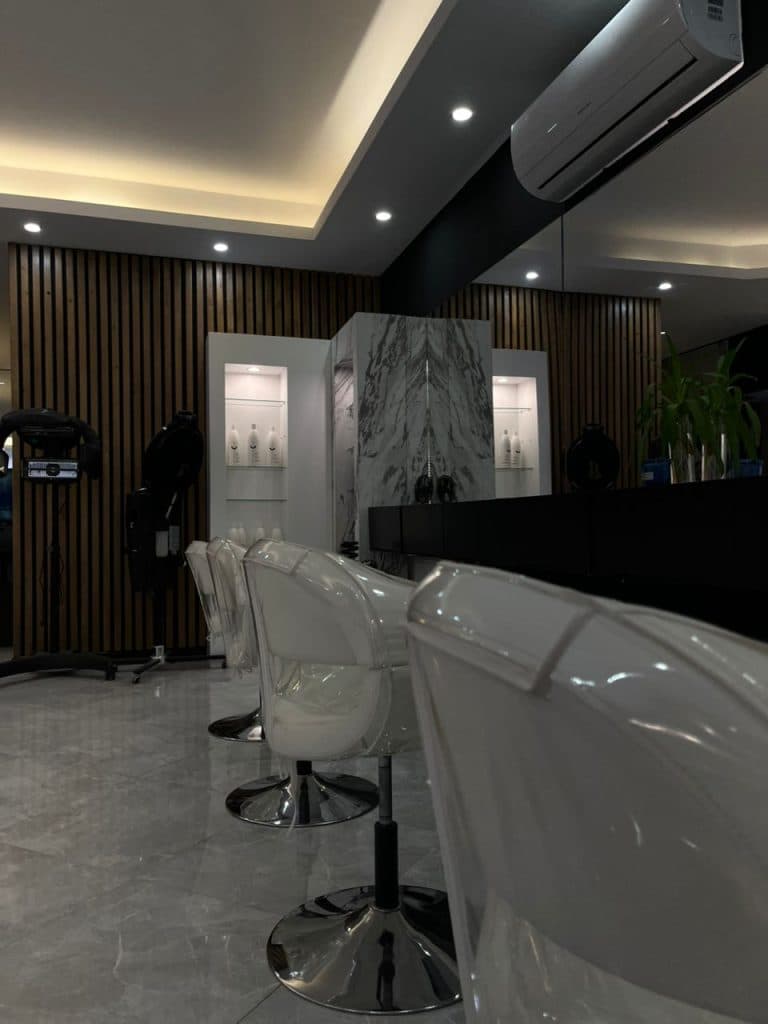 سالن تخصصی رنگ و کراتین سارا پیشگاهی در شهر جدید هشتگرد