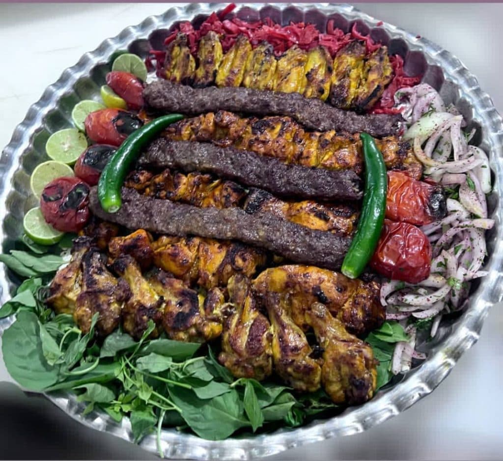 سفره خانه سنتی شبهای گناوه در بندر گناوه