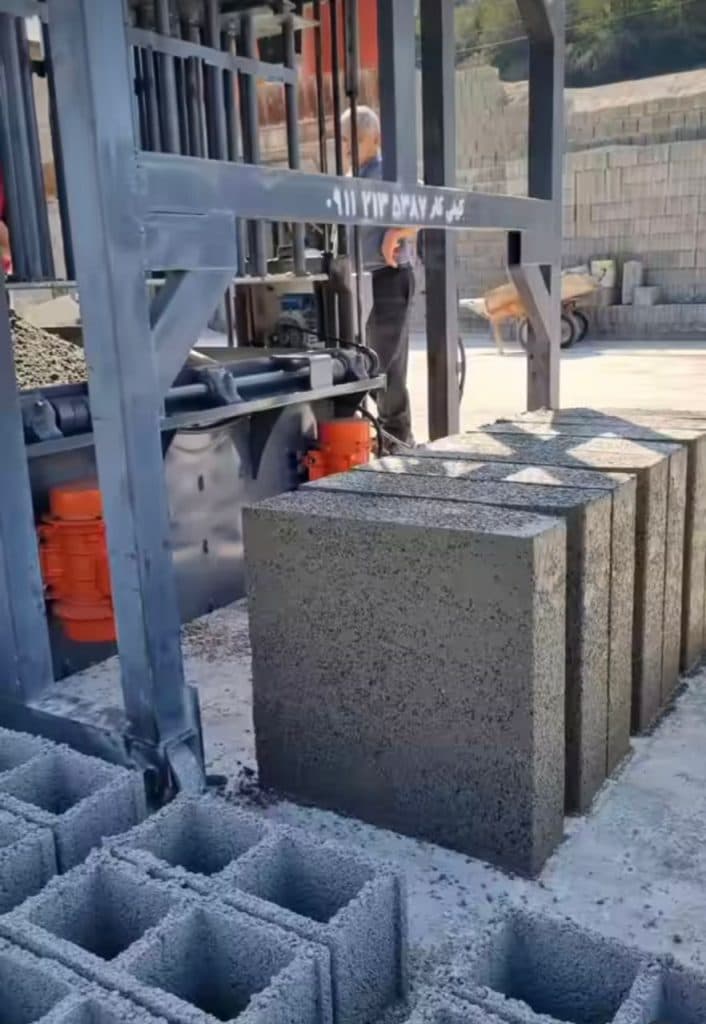 تولید دستگاه بلوک زن کم صدا و همزن ماسه گیر کیفی کار در بابل مازندران