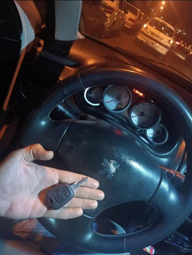 کلیدسازی و سوئیچ و ریموت اتومبیل رضا در تبریز