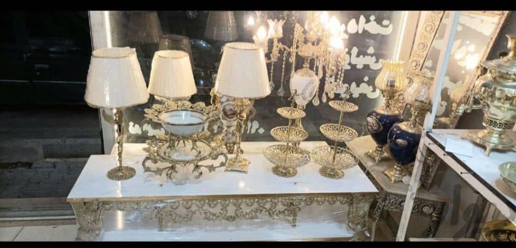 تولیدی لوستر و ظروف و میز برنز ندایی در اردبیل