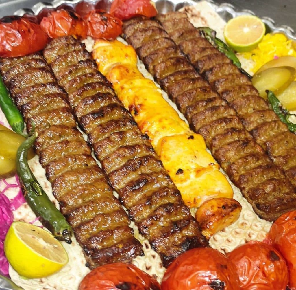 رستوران سنتی نیاوران در زاهدان