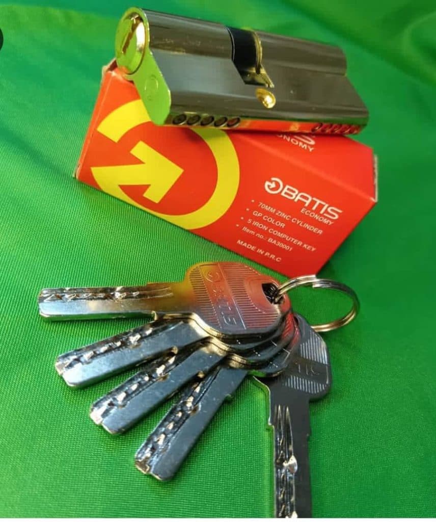 کلیدسازی و سوئیچ و ریموت اتومبیل رضا در تبریز