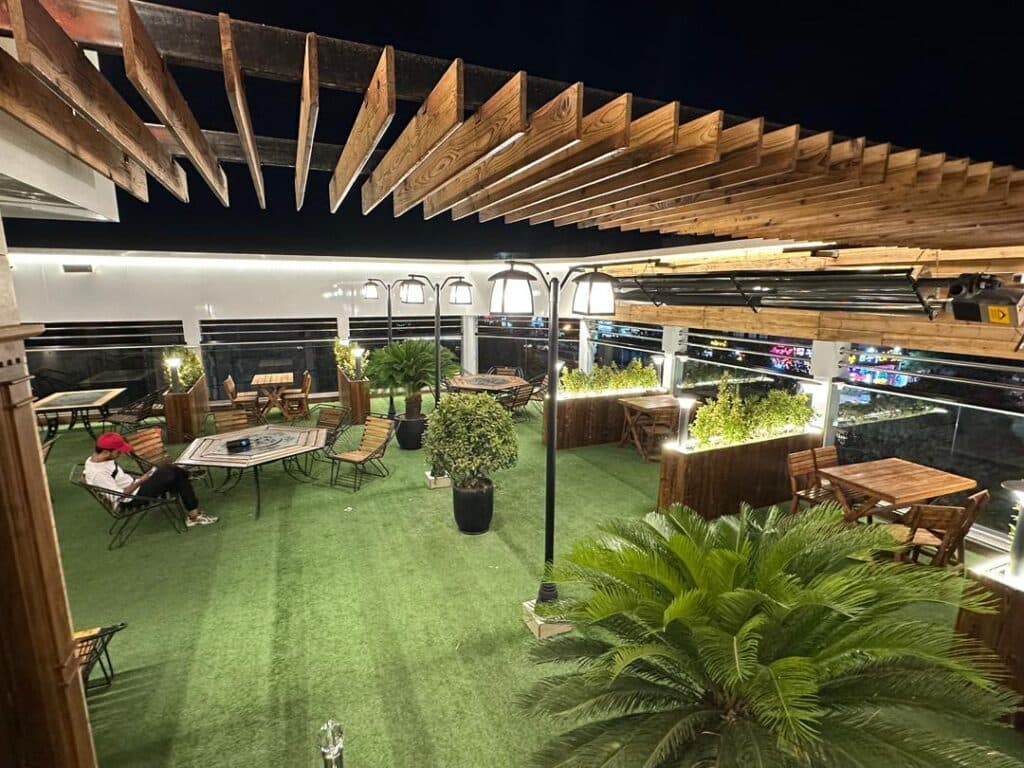 فست فود کیندر فود در مشهد