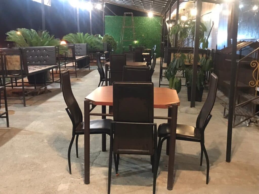کافه رستوران ته دیگ در صومعه سرا