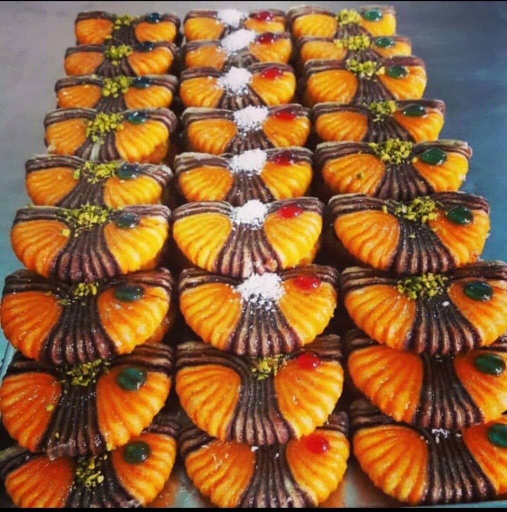 شیرینی سرای داغ صالحی در مشهد