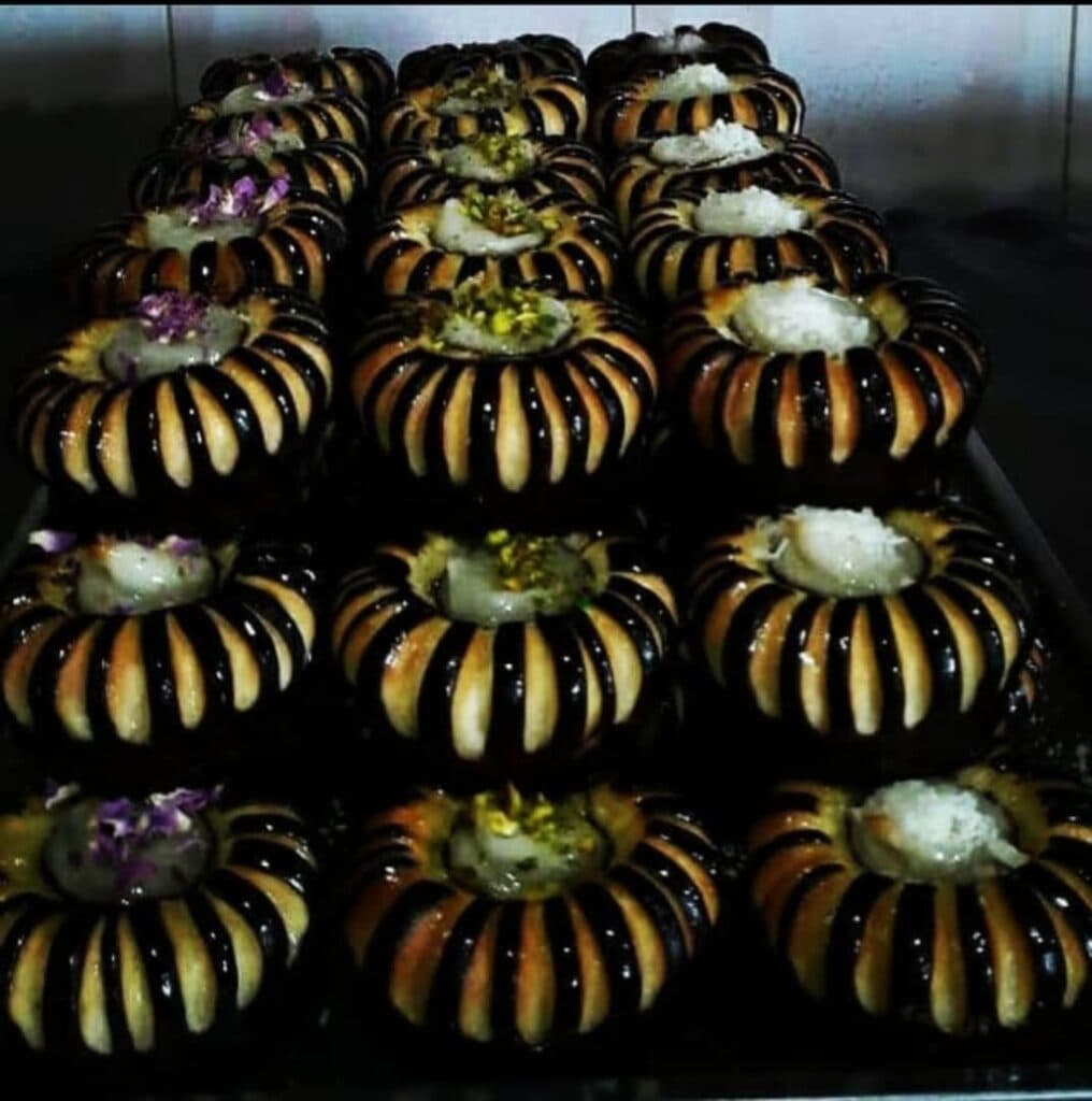 شیرینی سرای داغ صالحی در مشهد