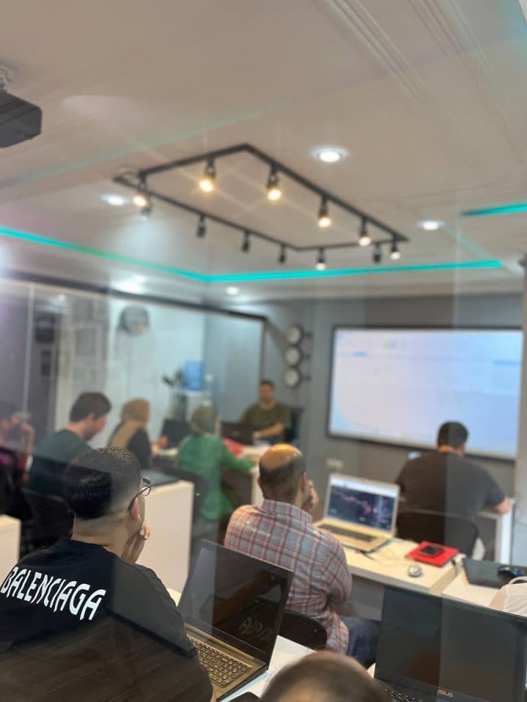 آموزش تخصصی فارکس و ارز دیجیتال به همراه لایو ترید آکادمی آسابورس اهواز