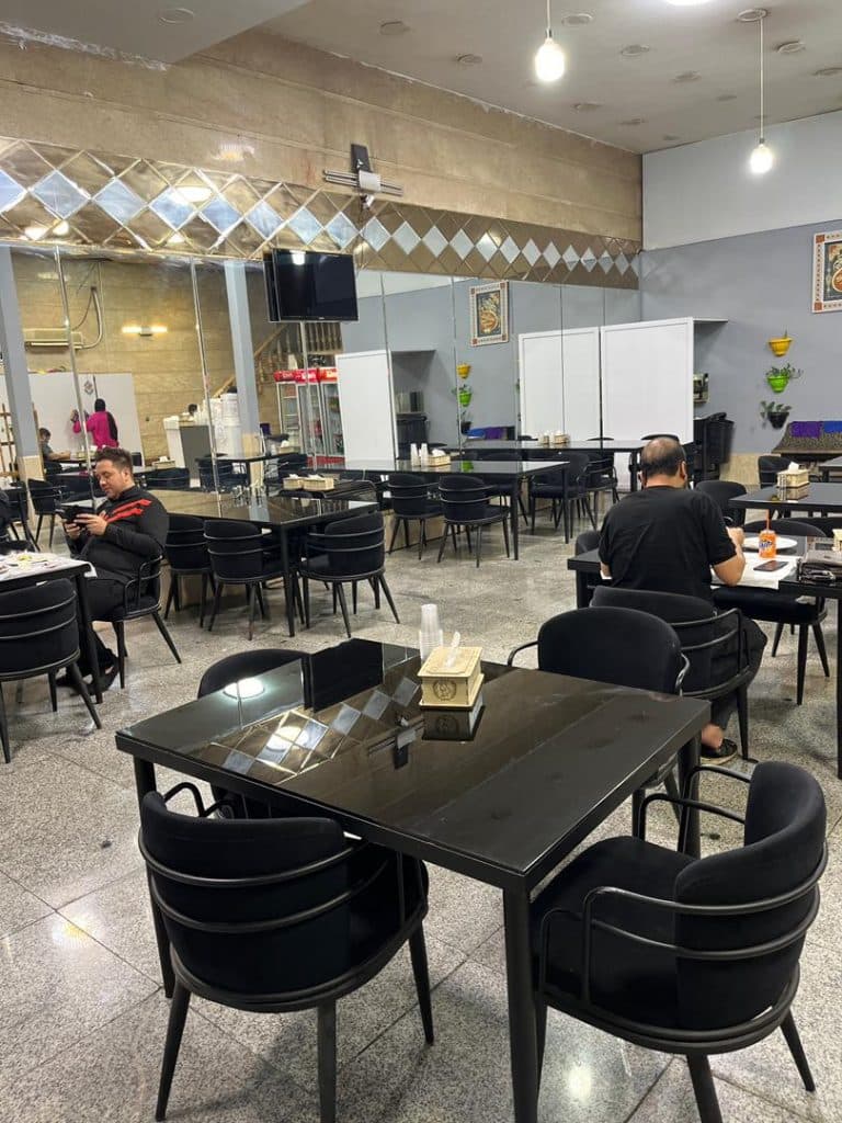 رستوران اکبر جوجه برادران کلبادی در چهاردانگه تهران