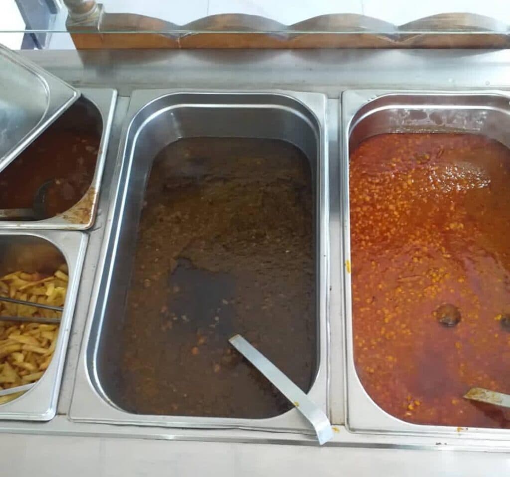 رستوران و بیرون بر شیرزاد در سیرجان