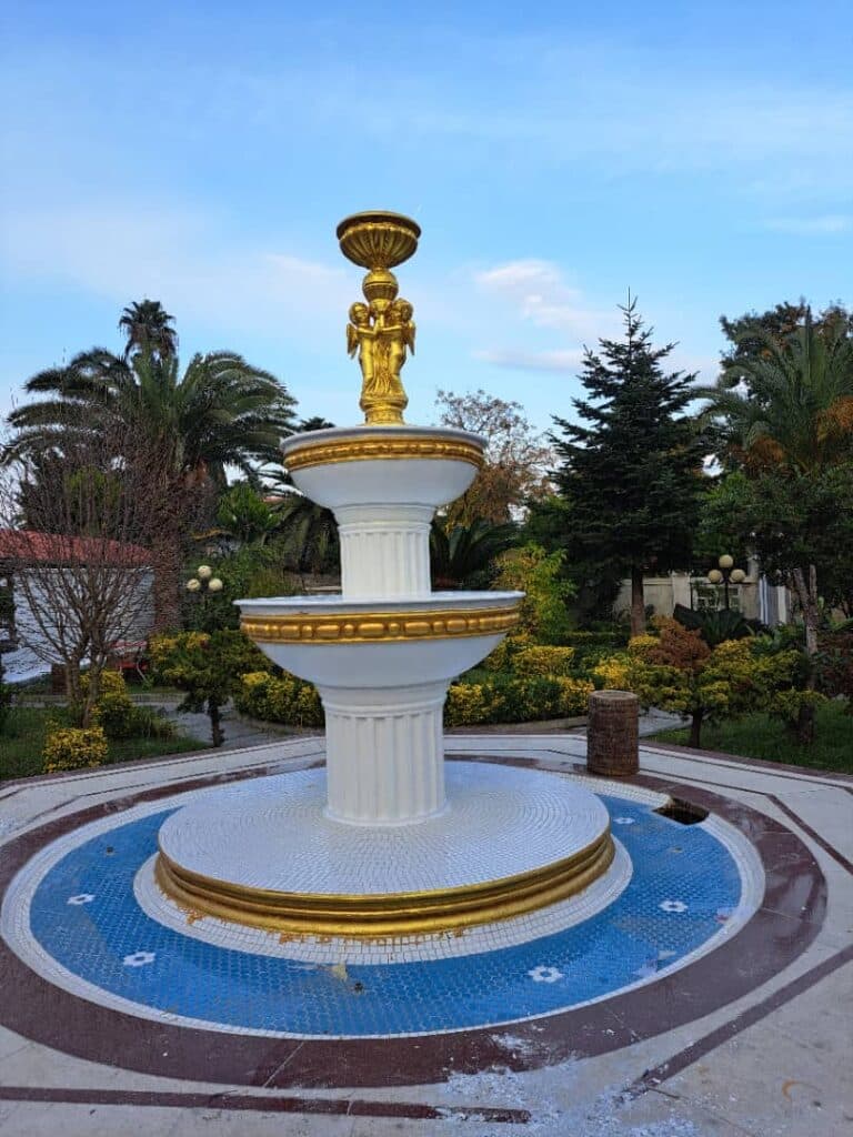 نقاشی اکرولیک کنتکس و پلاستیک ساختمان و کناف اکبری در بابلسر