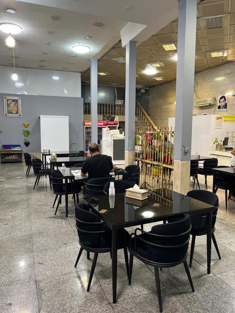 رستوران اکبر جوجه برادران کلبادی در بهارستان اسلامشهر