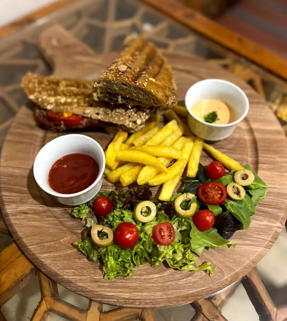 کافه رستوران لاله در بوشهر