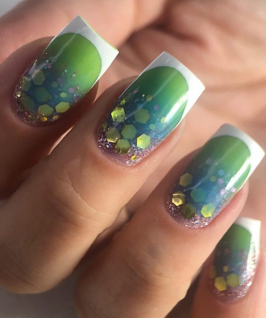 آموزشگاه و سالن تخصصی ناخن فشن دی Fashion day در چالوس