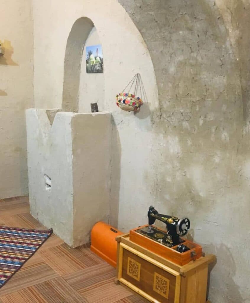 مجموعه گردشگری و اقامتگاه سنتی کاروانسرای احمد خان بستک هرمزگان