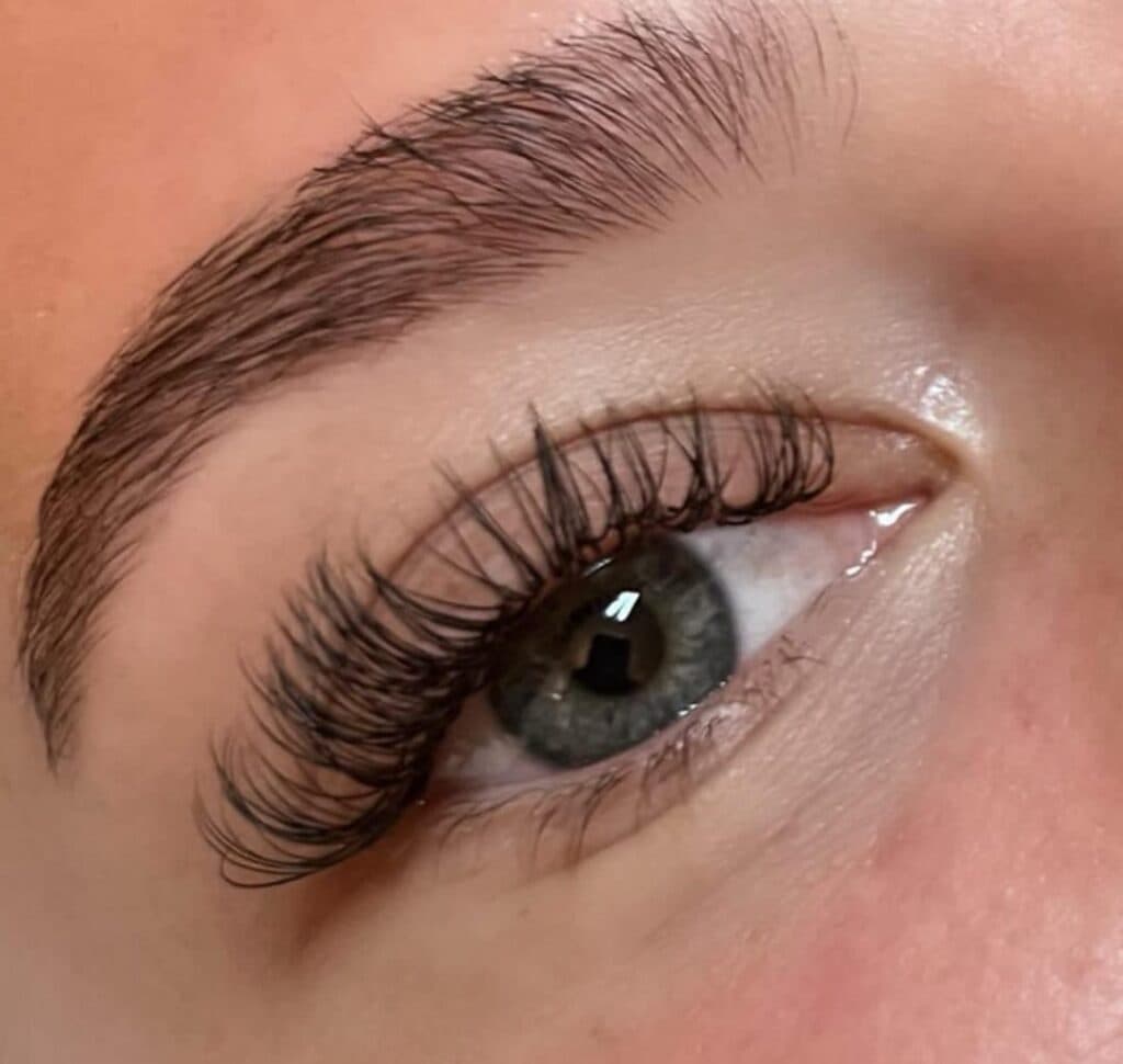 آموزشگاه و سالن زیبایی قصر نیکان در انقلاب تهران