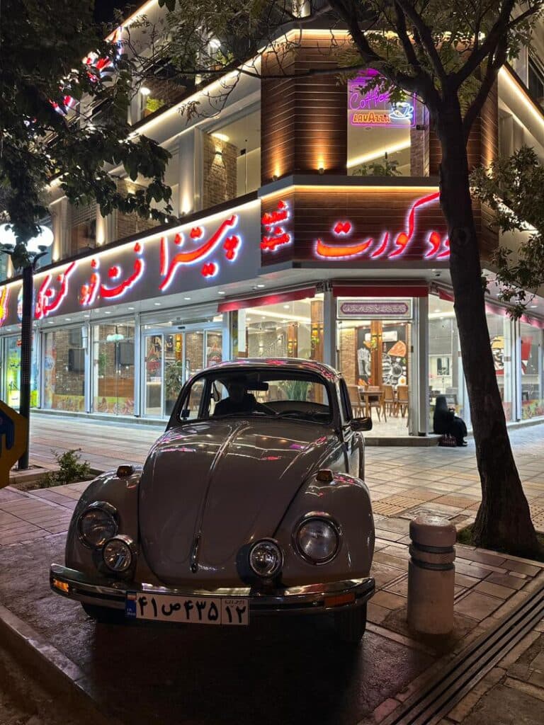 فست فود کیندر فود در مشهد