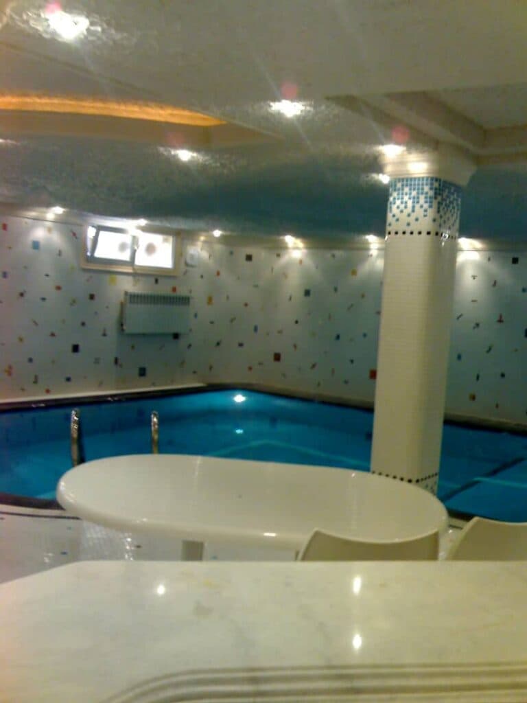 طراحی و ساخت استخر جکوزی و مجموعه ورزشی شرکت تهران سونا در یزد