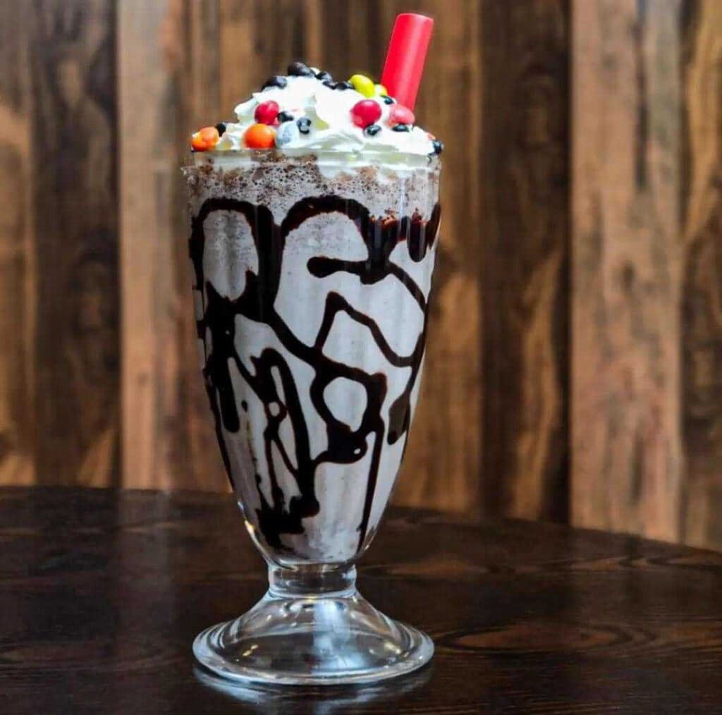 کافه رستوران سیب در سیرجان