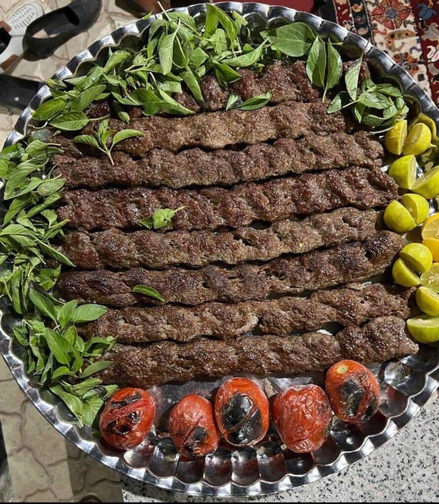 کافه رستوران سیب در سیرجان