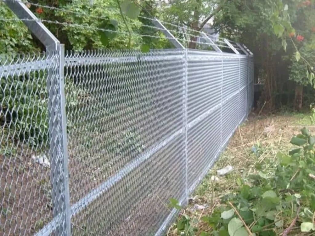 تولید فروش سیم خاردار حلقوی توری مرغی مفتول گالوانیزه شیراز فنس در شیراز