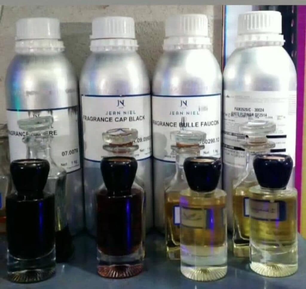 فروش و پخش عمده و جزئی عطر و ادکلن احمدی در رشت گیلان