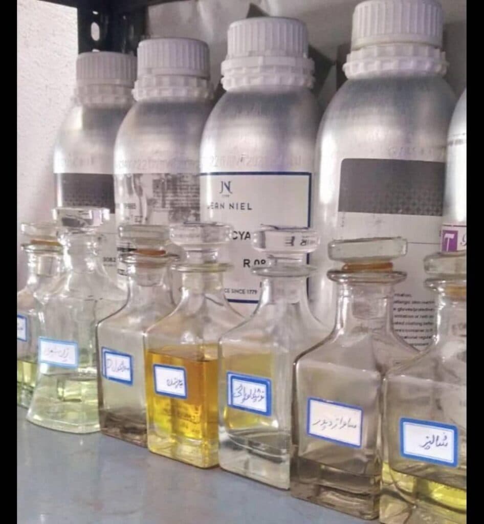 فروش و پخش عمده و جزئی عطر و ادکلن احمدی در رشت گیلان